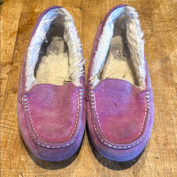 UGG Mauve Suede Moccasin Slippers - Picture 1 of 4